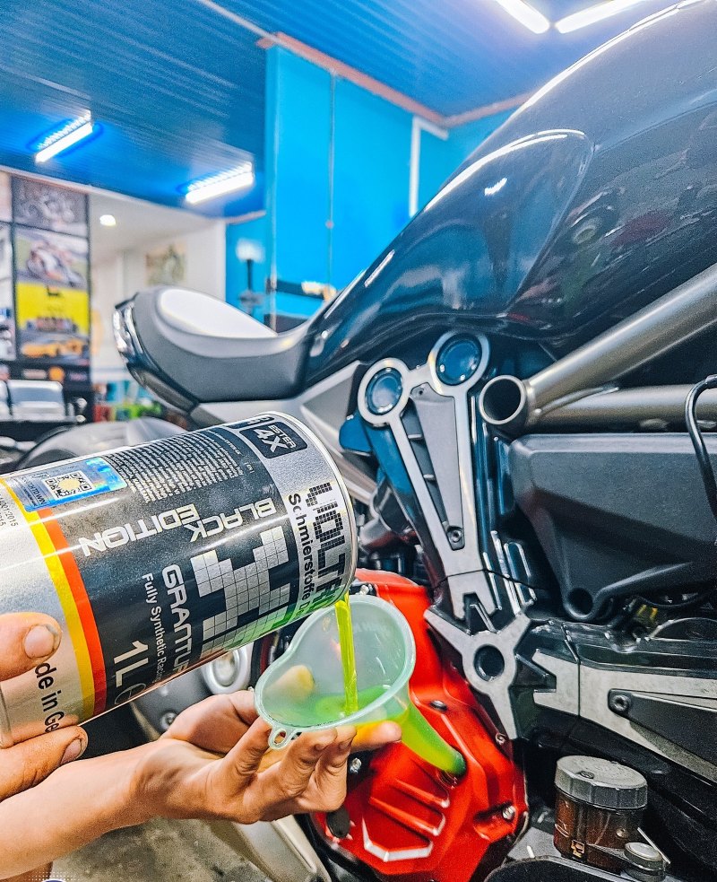 tai sao nen thay nhot dinh ky cho xe may 2